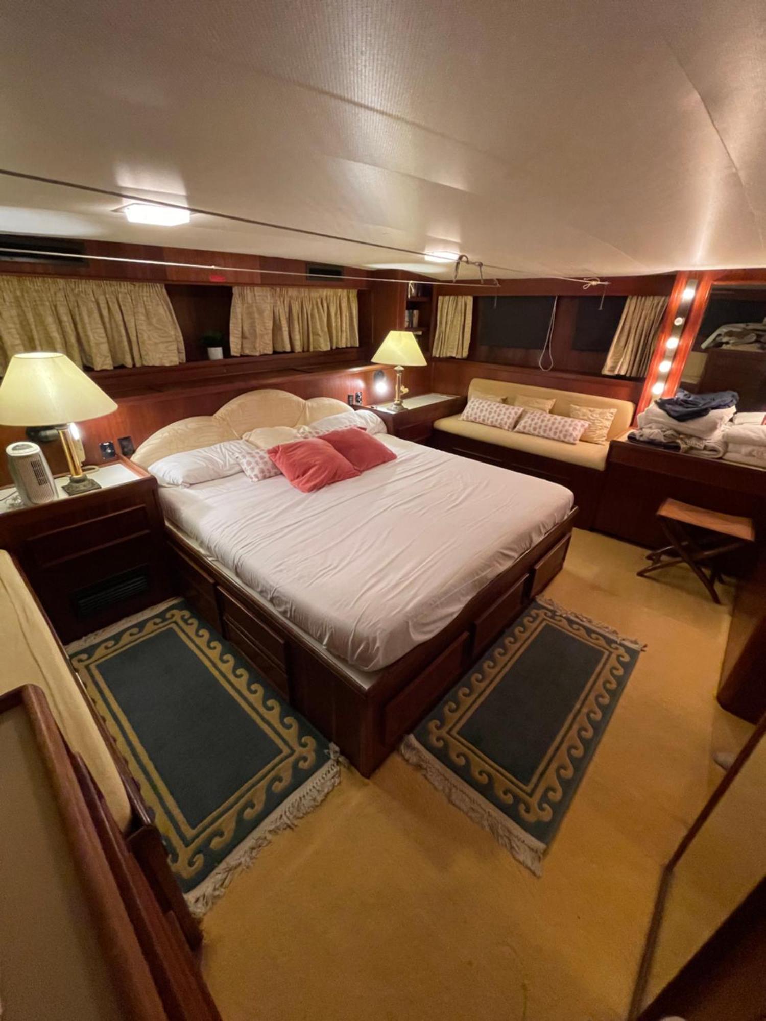 Hotel Yacht Our Alissa Sant Adria de Besos Exterior photo
